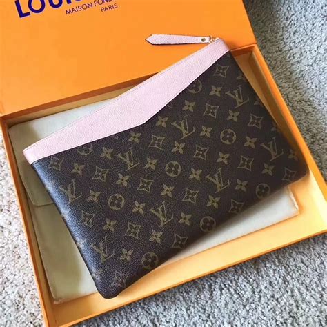 louis vuitton easy on pouch|Louis Vuitton monogram daily pouch.